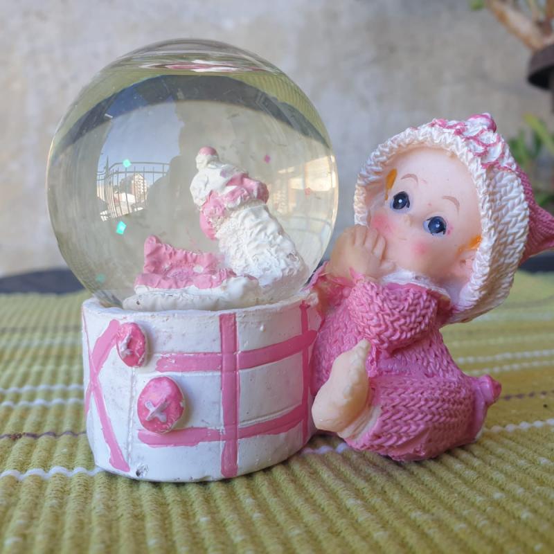 Figurina tort botez bebelus cu glob